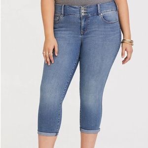 torrid Jeans - Torrid | Medium Wash 3 Button Cropped Jegging torrid Jeans - Torrid | Medium Wash 3 Button Cropped Jegging